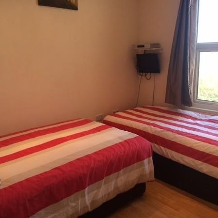 Nite Inn Bed & Breakfast Leeds  Bagian luar foto